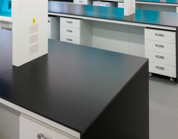 Explorans chemical scutum: et multifaceted mundi eget resistat tabulam